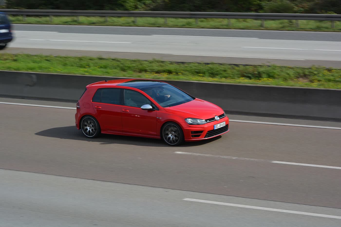 A Volkswagen Golf VII R parked on a street